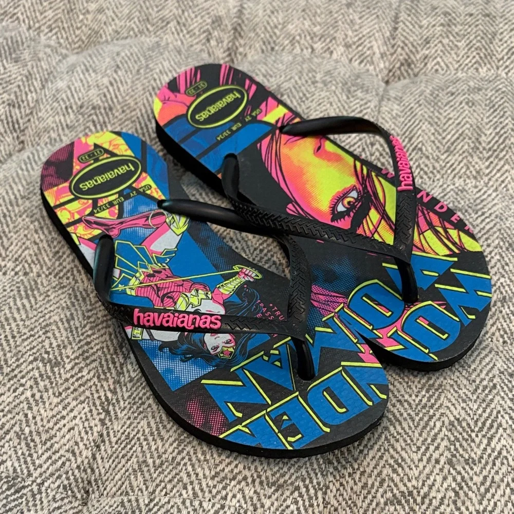 havaianas Wonder Woman flip flops size 2Y